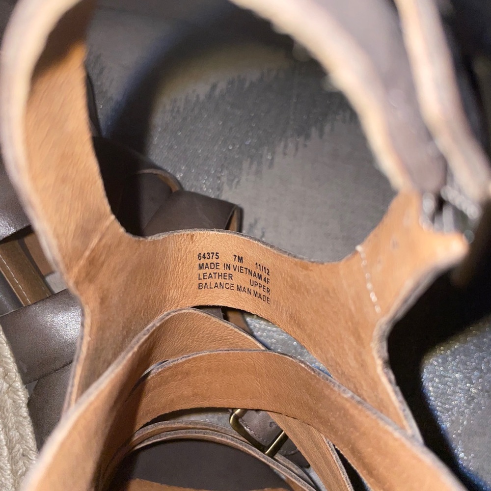 Clark’s wedged sandals dark grey